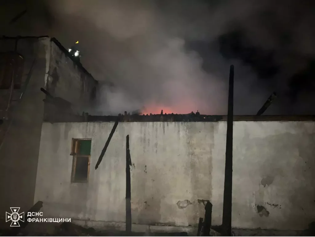 Вогнеборці ліквідували пожежу двоповерхового житлового будинку,у Верховинському районі