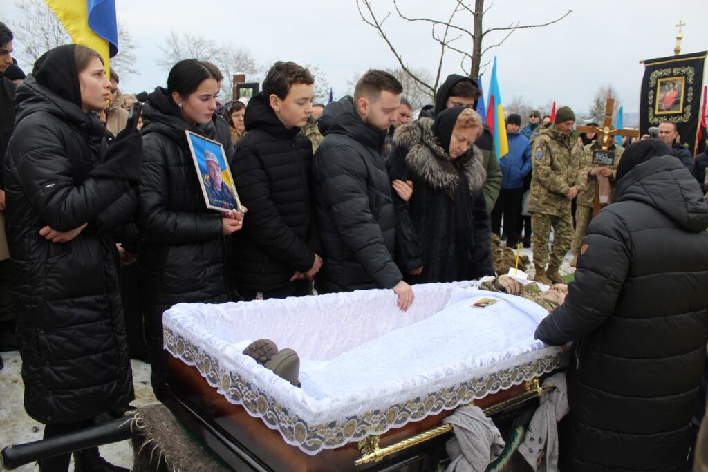 Був освітянином та пластуном: Делятинська громада провела до місця останнього спочинку старшого солдата Василя Дідика