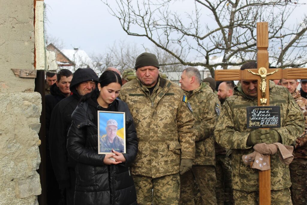 Був освітянином та пластуном,провела до місця останнього спочинку старшого солдата,Був освітянином та пластуном: Делятинська громада провела до місця останнього спочинку старшого солдата Василя Дідика,Делятинська громада