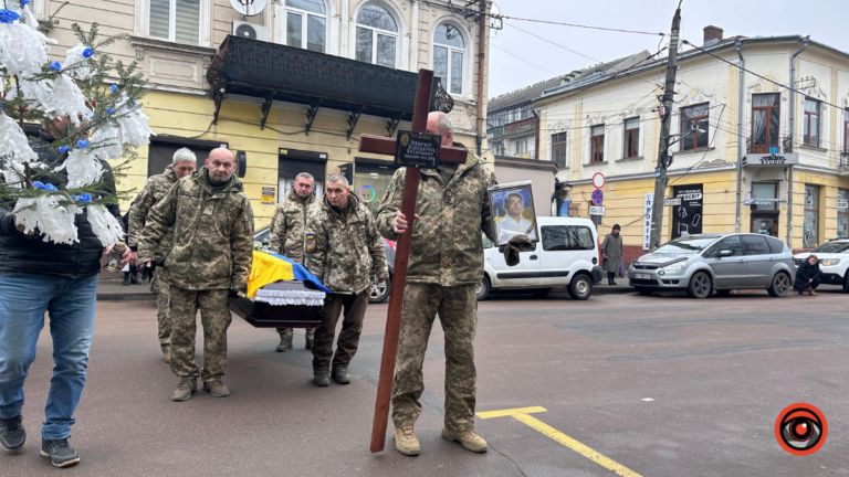 До Коломиї на щиті повернувся воїн Володимир Іванищук