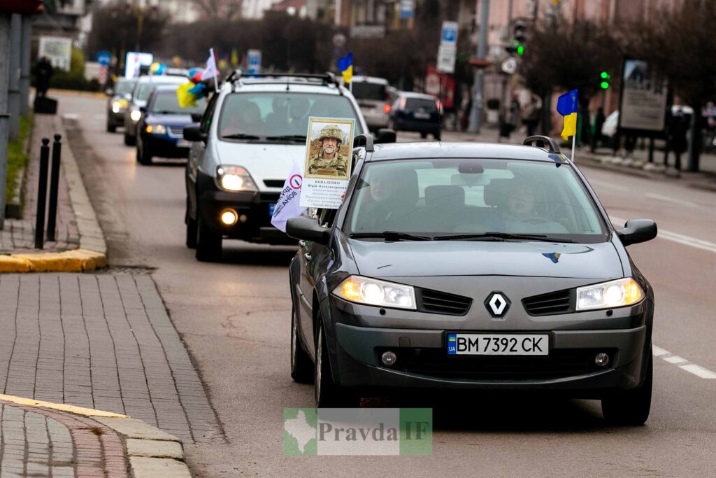 "Вдячні ЗСУ!" У Франківську провели масштабний благодійний автопробіг. ФОТОРЕПОРТАЖ