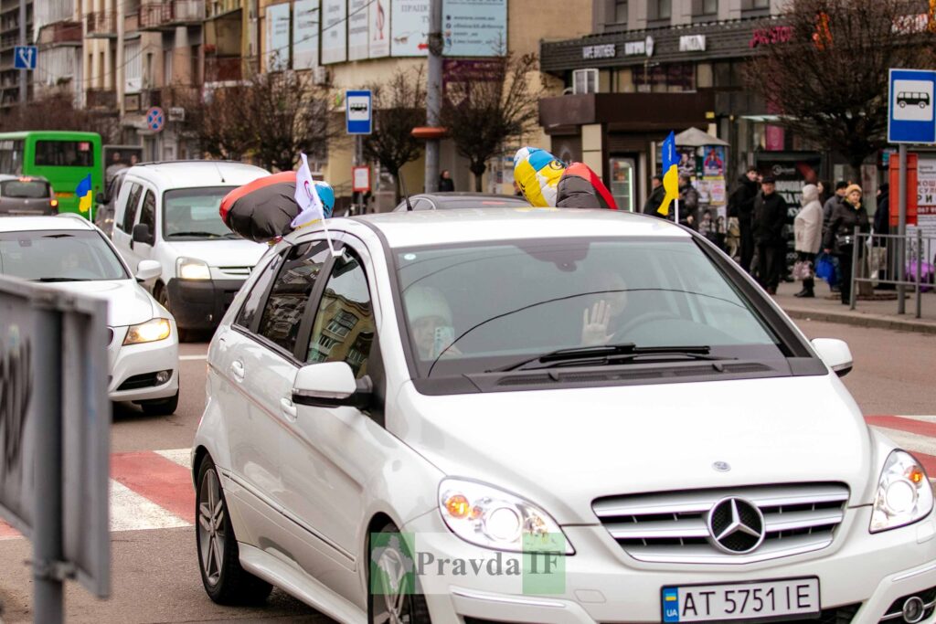 "Вдячні ЗСУ!" У Франківську провели масштабний благодійний автопробіг. ФОТОРЕПОРТАЖ