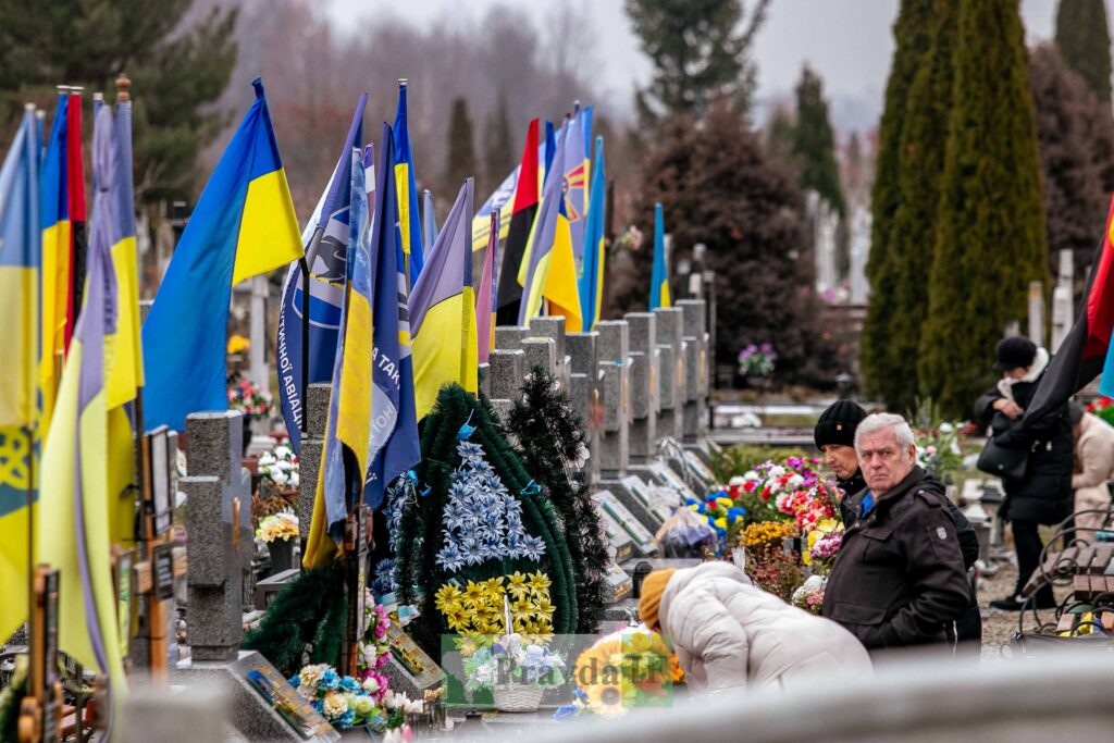 На Алеї Слави в Чукалівці вшанували пам'ять загиблих захисників. ФОТОРЕПОРТАЖ