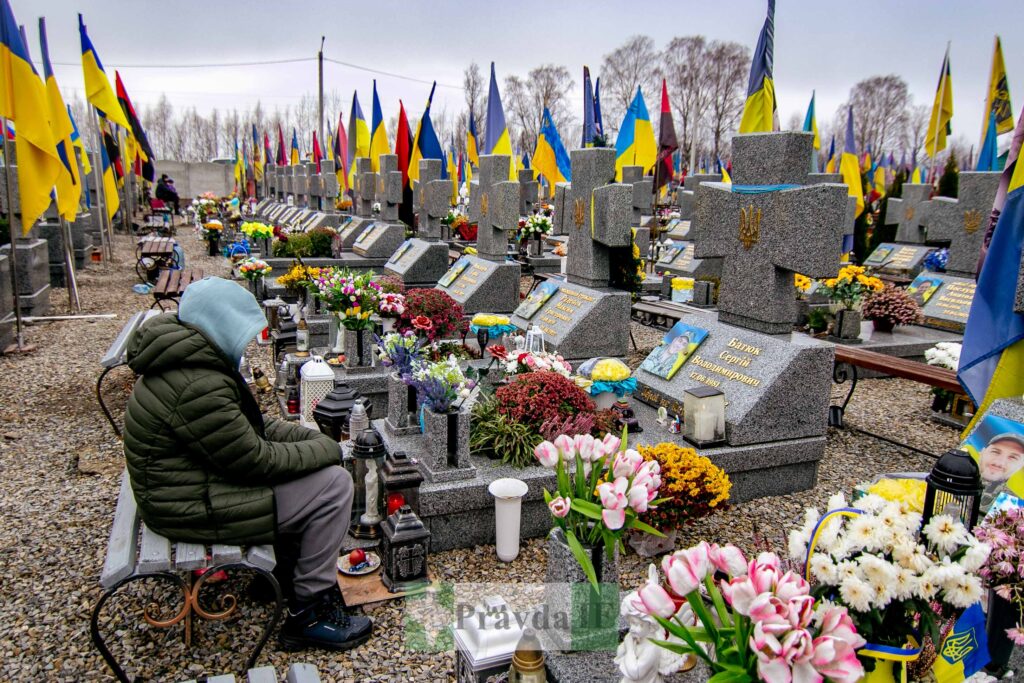 На Алеї Слави в Чукалівці вшанували пам'ять загиблих захисників. ФОТОРЕПОРТАЖ