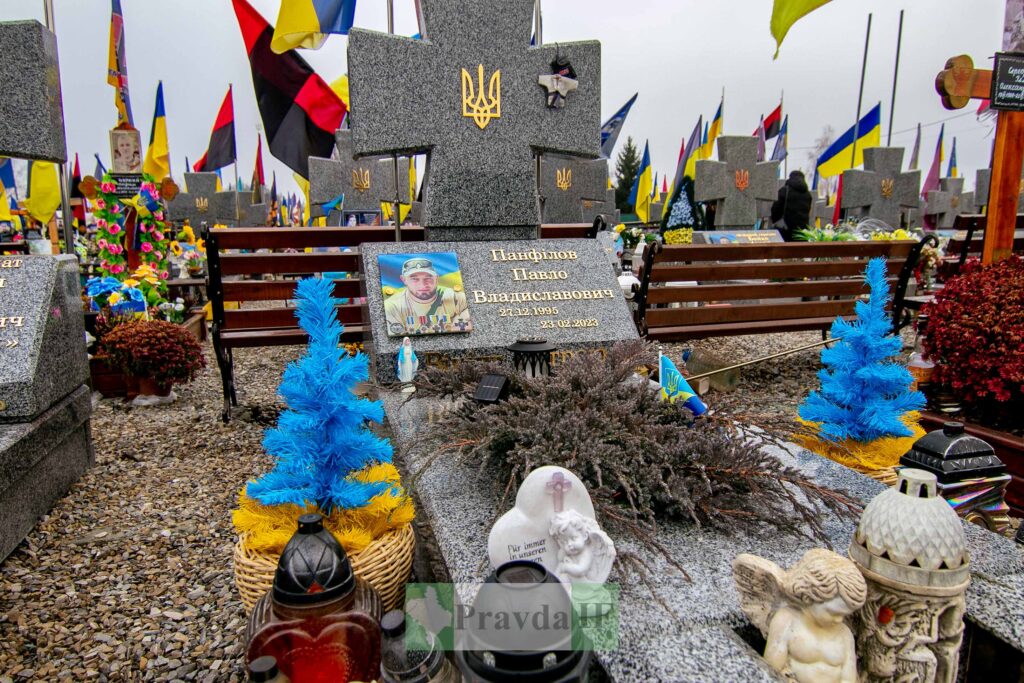 На Алеї Слави в Чукалівці вшанували пам'ять загиблих захисників. ФОТОРЕПОРТАЖ