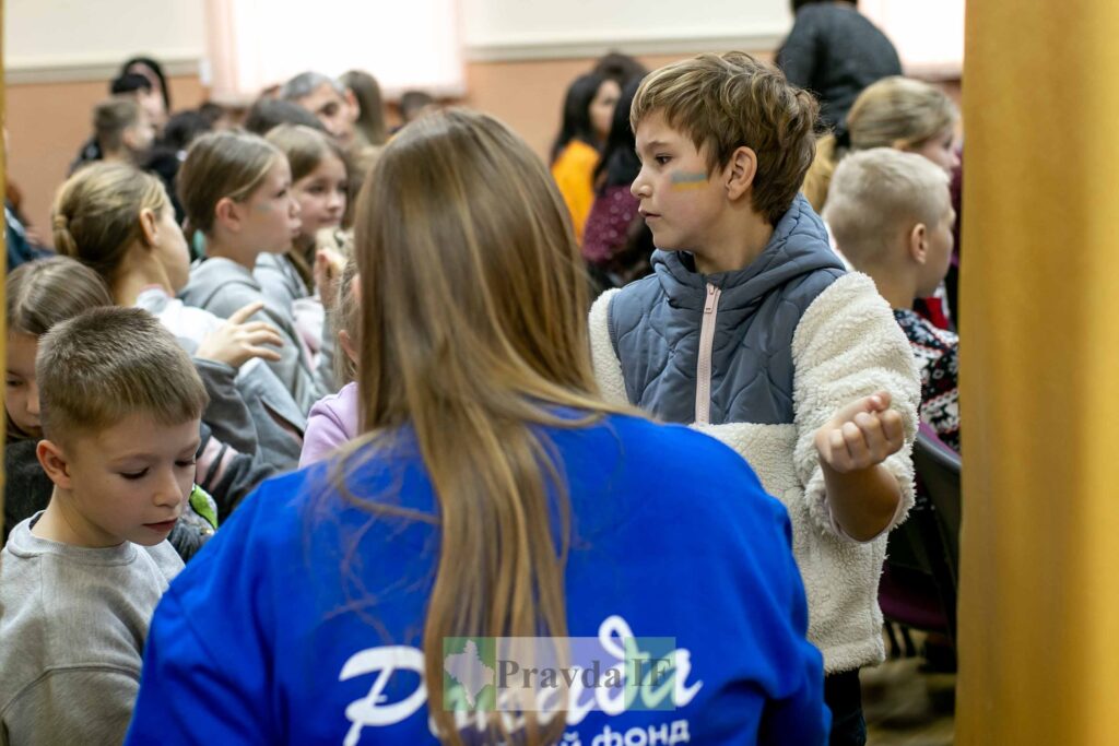 У Франківську для вихованців закладів соціального захисту дітей провели свято Миколая. ФОТО