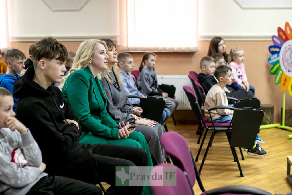 У Франківську для вихованців закладів соціального захисту дітей провели свято Миколая. ФОТО