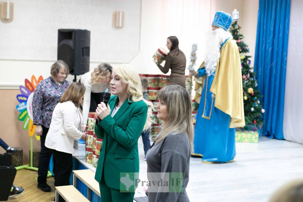 У Франківську для вихованців закладів соціального захисту дітей провели свято Миколая. ФОТО