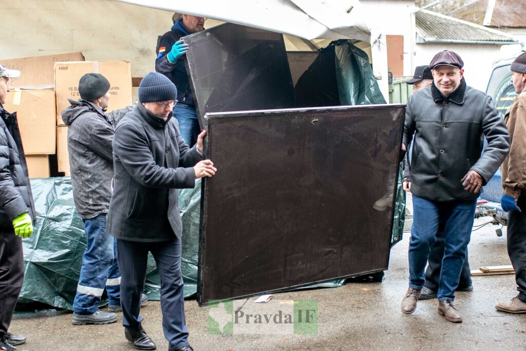 Німецькі партнери передали ІФНТУНГ 10 кВт сонячну електростанцію. ФОТОРЕПОРТАЖ