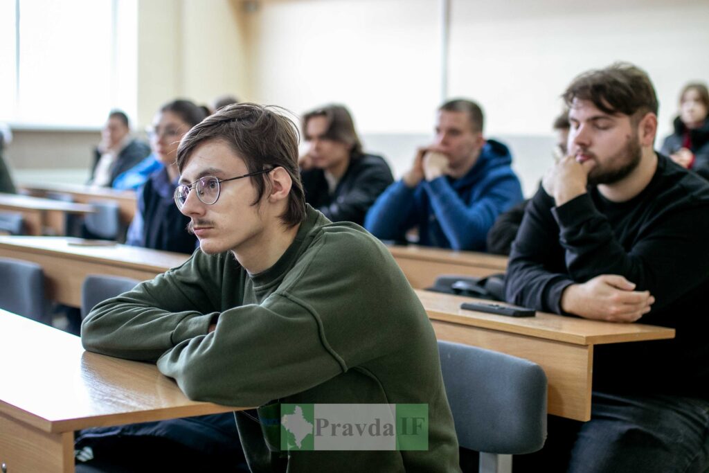 Волонтер з Німеччини читав у ІФНТУНГ лекцію про єдиний правильний вектор розвитку енергетики України