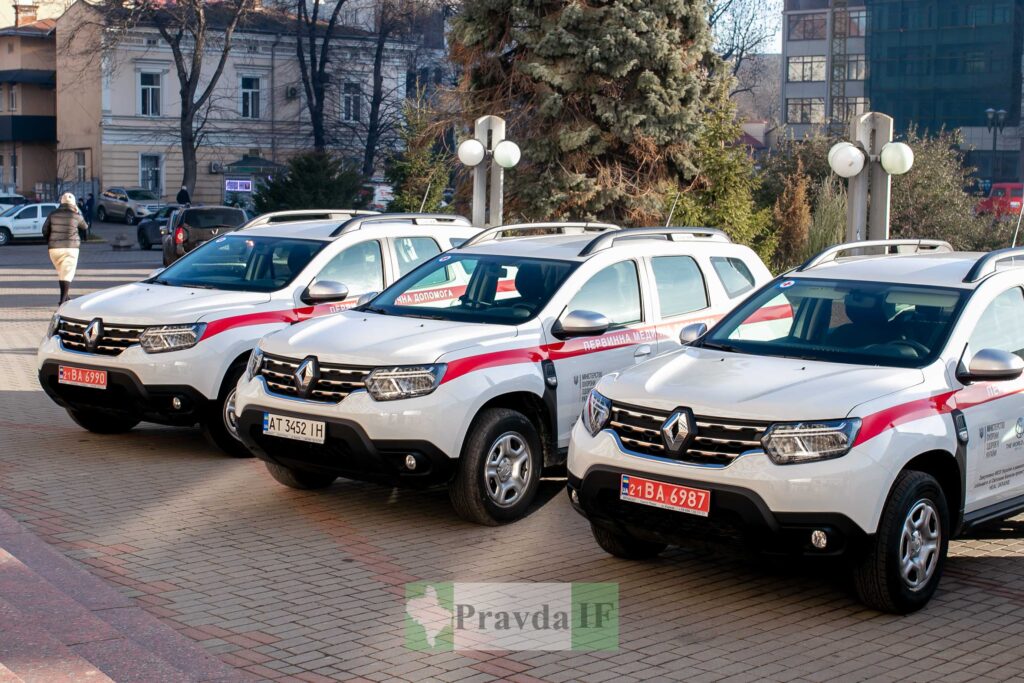 14 закладів «первинки» Прикарпаття отримали нові автомобілі. ФОТО