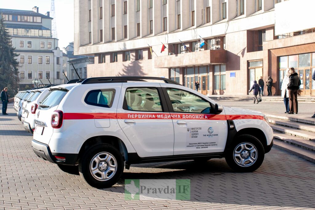 14 закладів «первинки» Прикарпаття отримали нові автомобілі. ФОТО