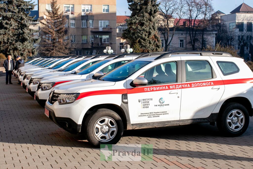 14 закладів «первинки» Прикарпаття отримали нові автомобілі. ФОТО