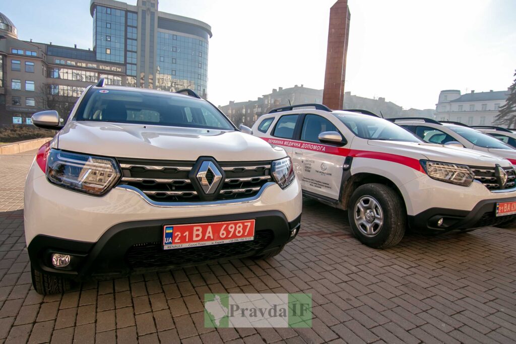 14 закладів «первинки» Прикарпаття отримали нові автомобілі. ФОТО