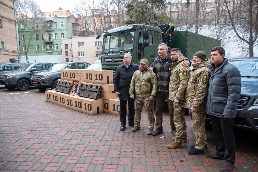 Батальйон «Ахіллес» отримав допомогу від громади Києва – дрони, пікапи та вантажівку, - Кличко