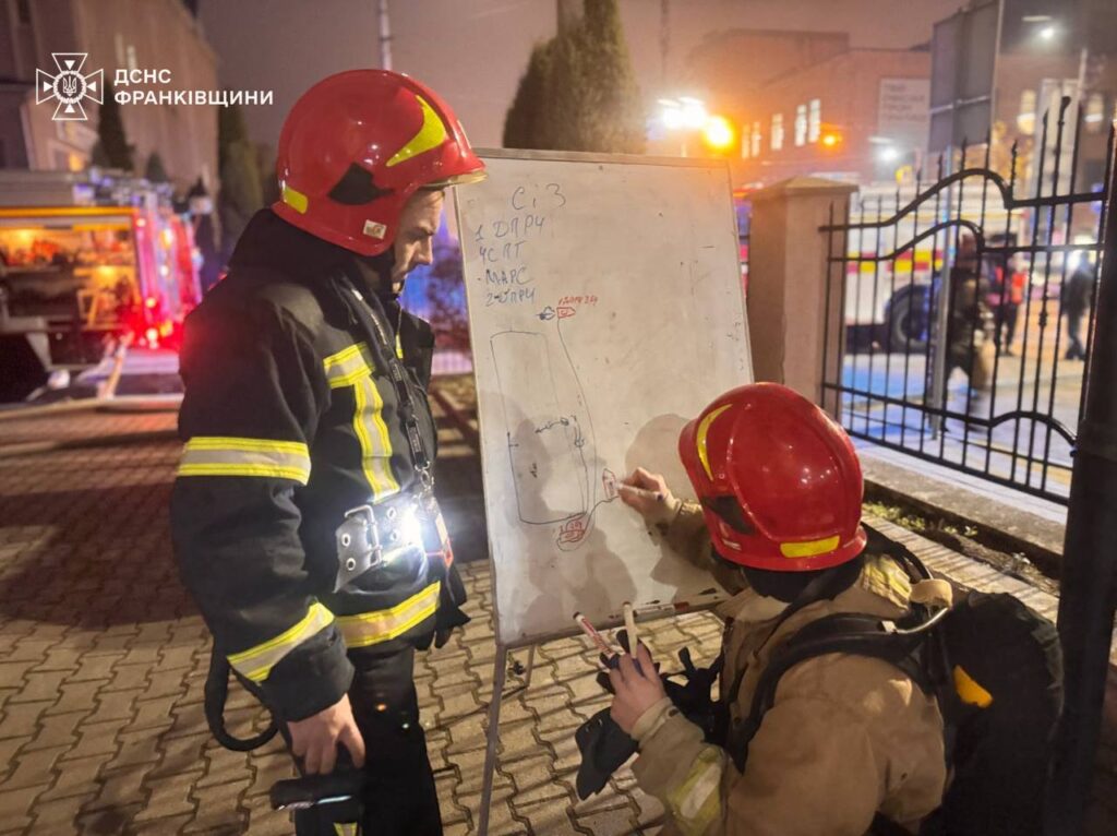 У Франківську рятувальники ліквідували масштабну пожежу в одному з ВНЗ