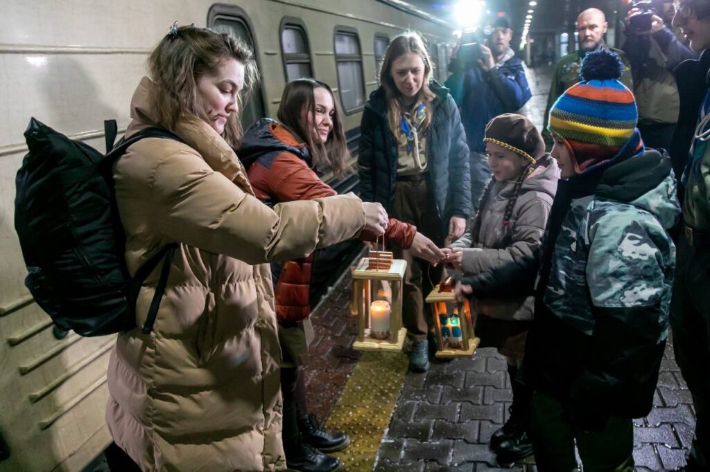 Пластуни привезуть до Івано-Франківська Вифлеємський вогонь миру. ФОТО