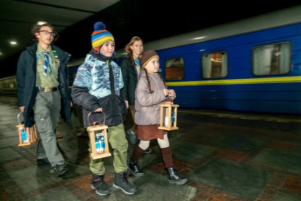 Пластуни привезуть до Івано-Франківська Вифлеємський вогонь миру. ФОТО