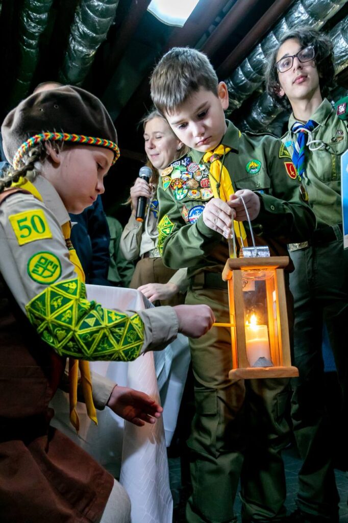 Пластуни привезуть до Івано-Франківська Вифлеємський вогонь миру. ФОТО