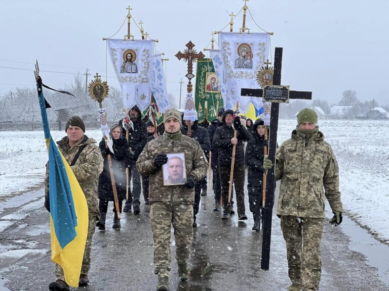 На Коломийщині провели в останню дорогу Героя Мирослава Гуцула