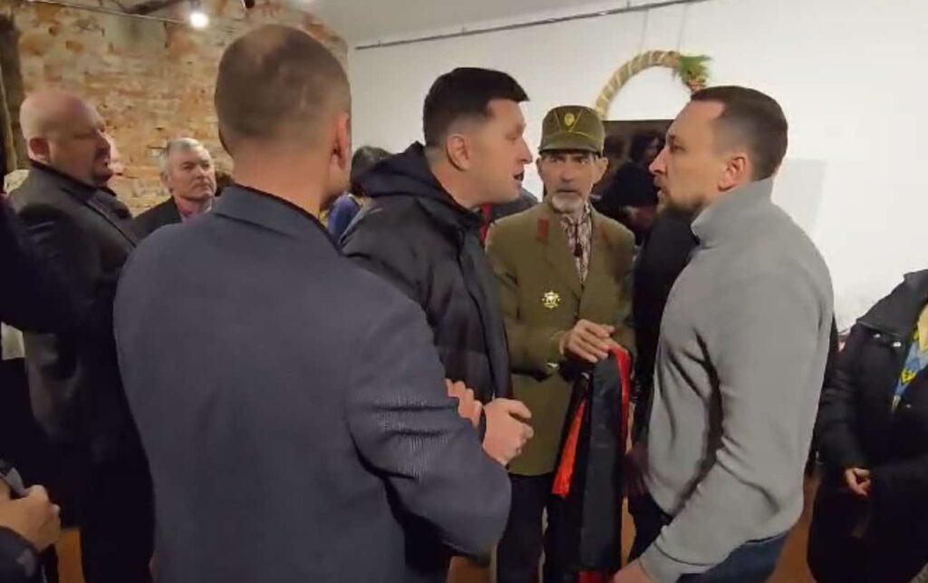 Скандал в Коломиї: екссекретар міськради публічно образив військового. ВІДЕО