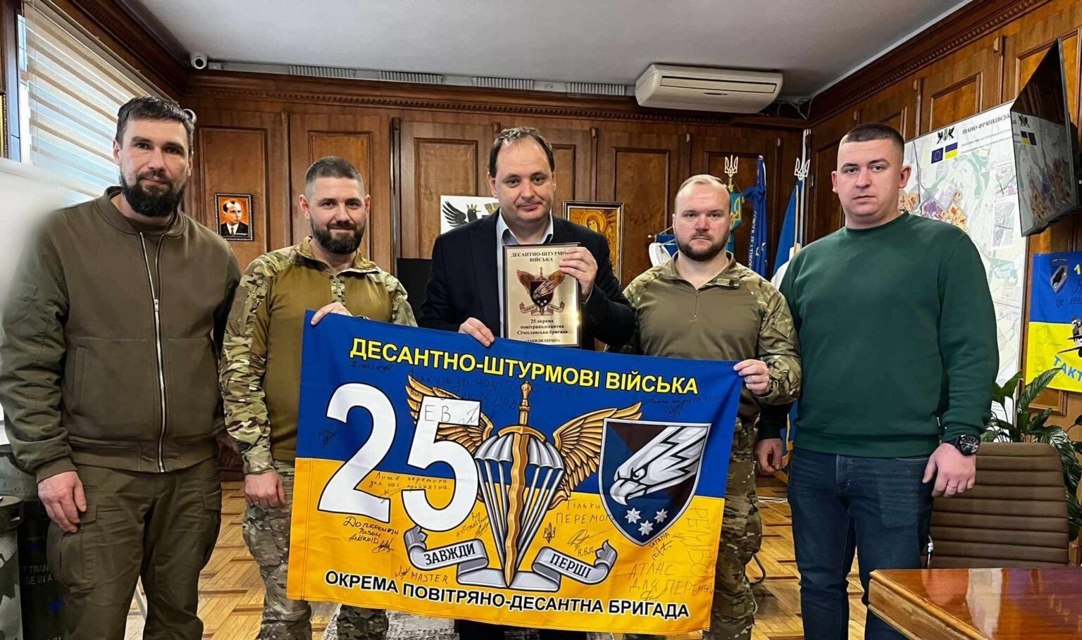 З Франківська передали дрони для 25-ї окремої повітрянодесантної бригади