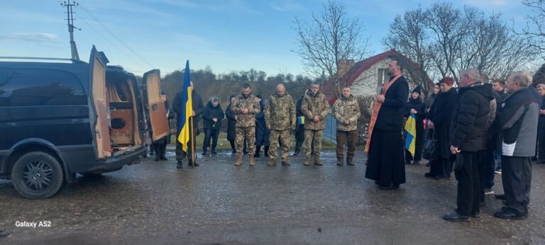 Сьогодні на Коломийщині проведуть в останню путь полеглого захисника Олега Дениса