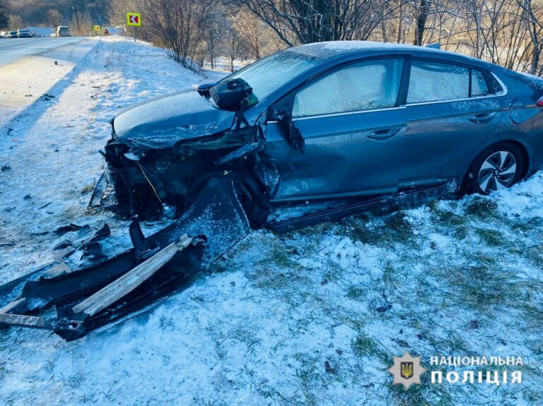 За вихідні на Прикарпатті сталось чотири ДТП: поліція з’ясовує деталі