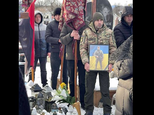 На Коломийщині провели в останню путь бійця танкової бригади Андрія Саманчука