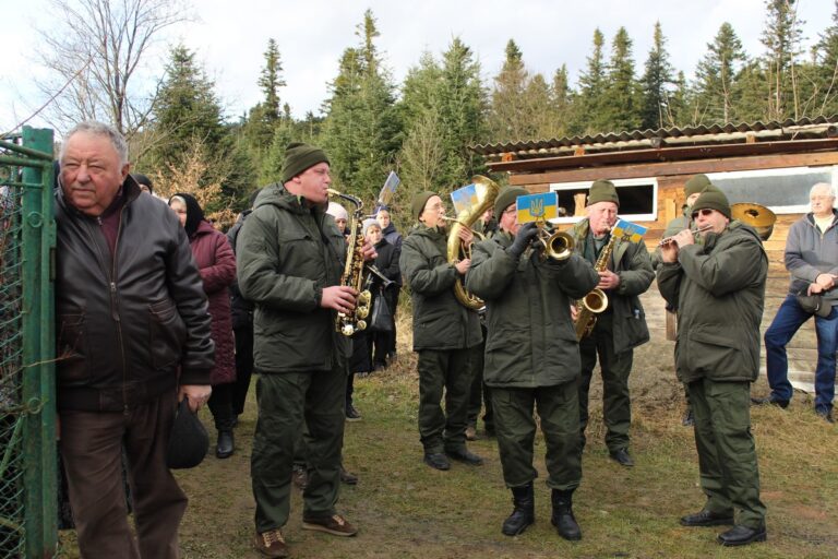 В Делятинській громаді провели в останню дорогу загиблого військовослужбовця Артема Самойленка. ФОТО