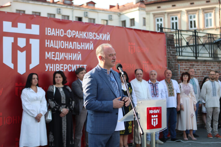 "Кожен розвиває свій унікальний напрям": ректор ІФНМУ про співпрацю та ймовірне об'єднання університетів