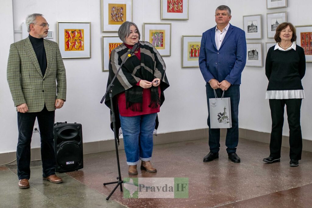 Виставка сучасного мистецтва з промовою спікера.