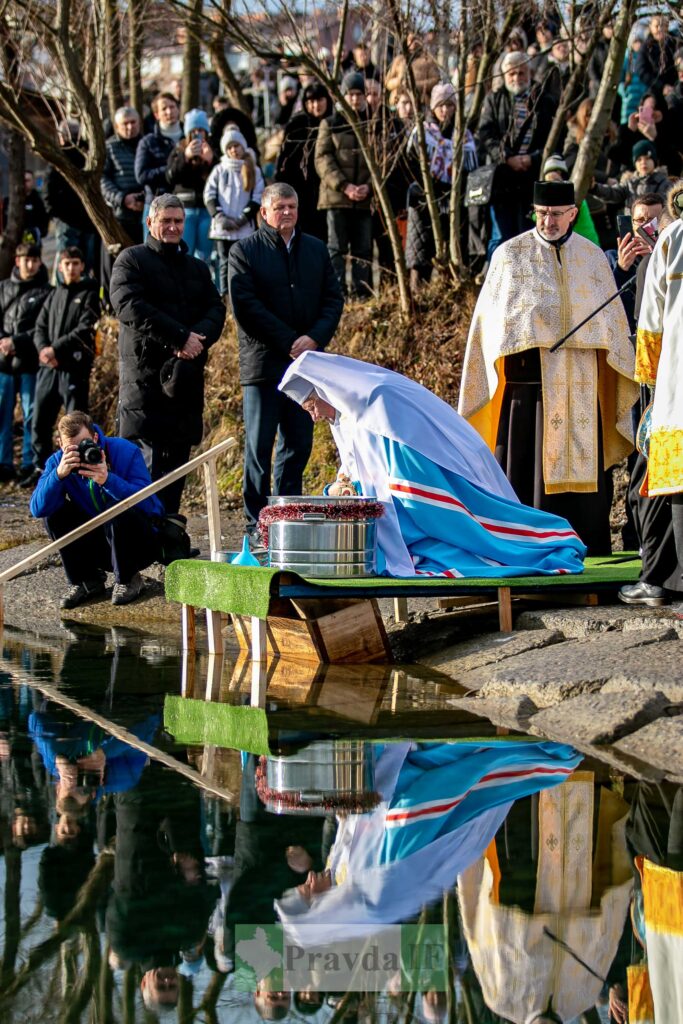 Освячення води біля річки на Йордана