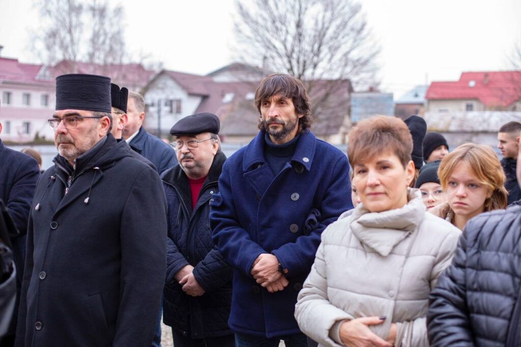 Люди на вулиці в зимовому одязі