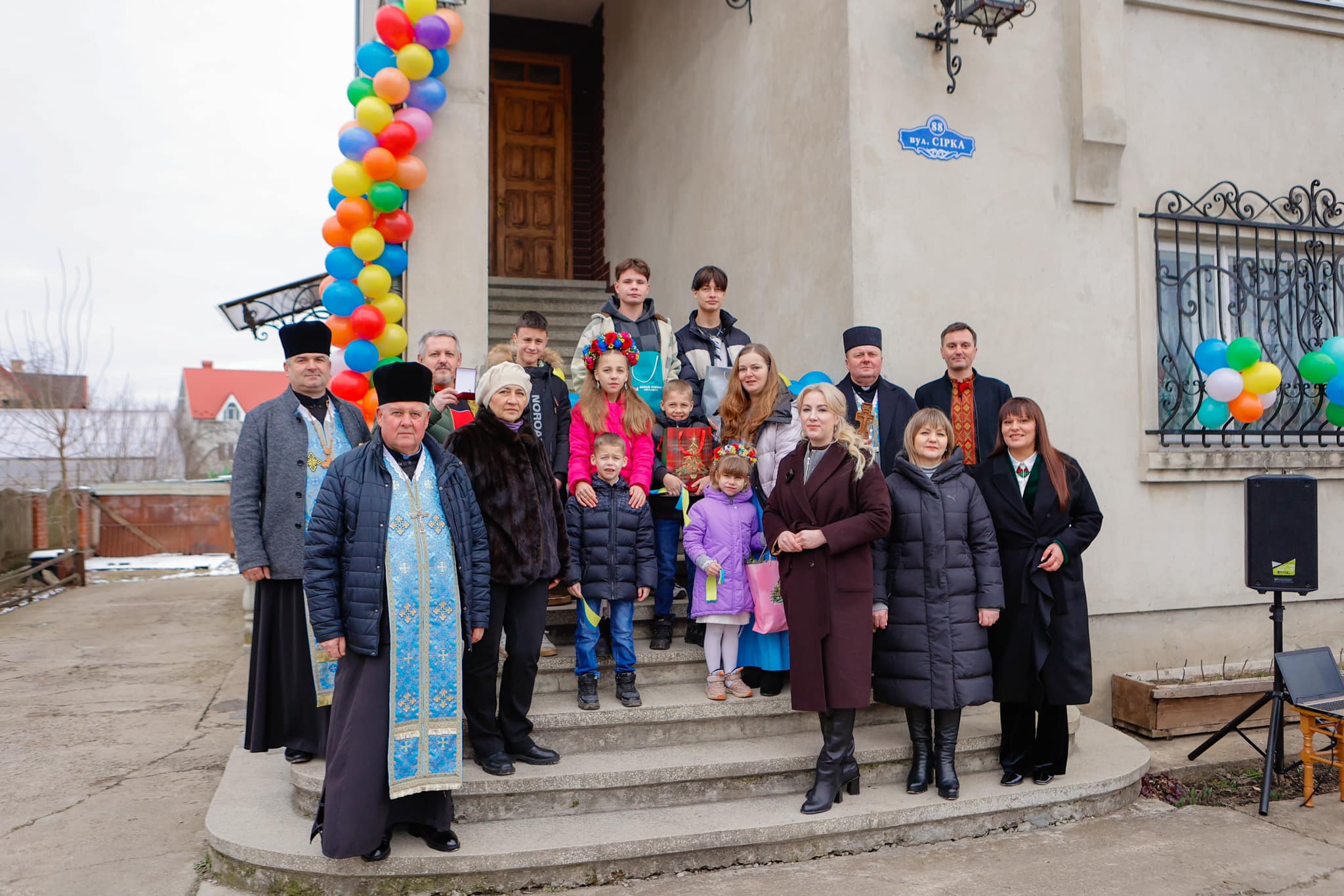 Прийомній родині з Луганщини за гроші з держбюджету придбали будинок на Франківщині ФОТО