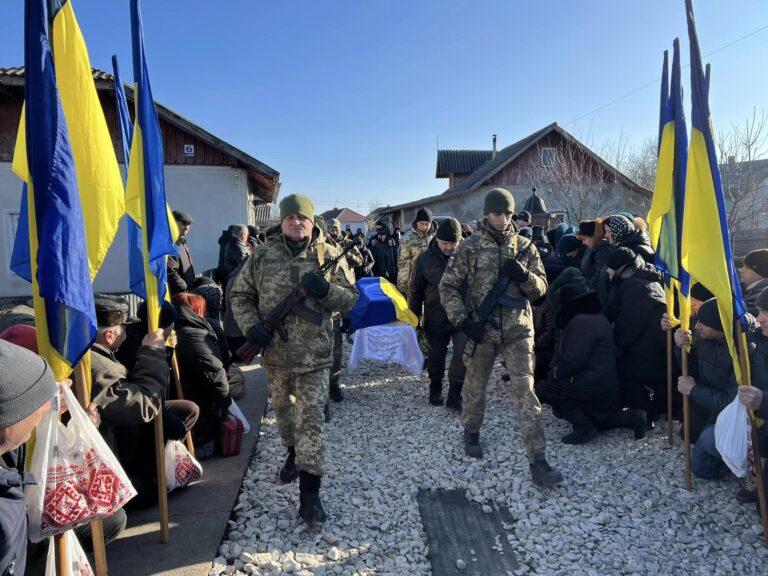 В рідному селі поховали прикарпатського військового Юрія Яринського ФОТО