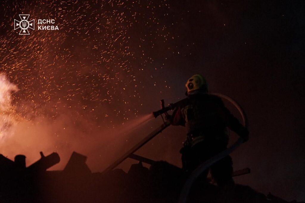 Через російський ракетний удар по Києву та Київщині є загиблий та постраждалі. ФОТО