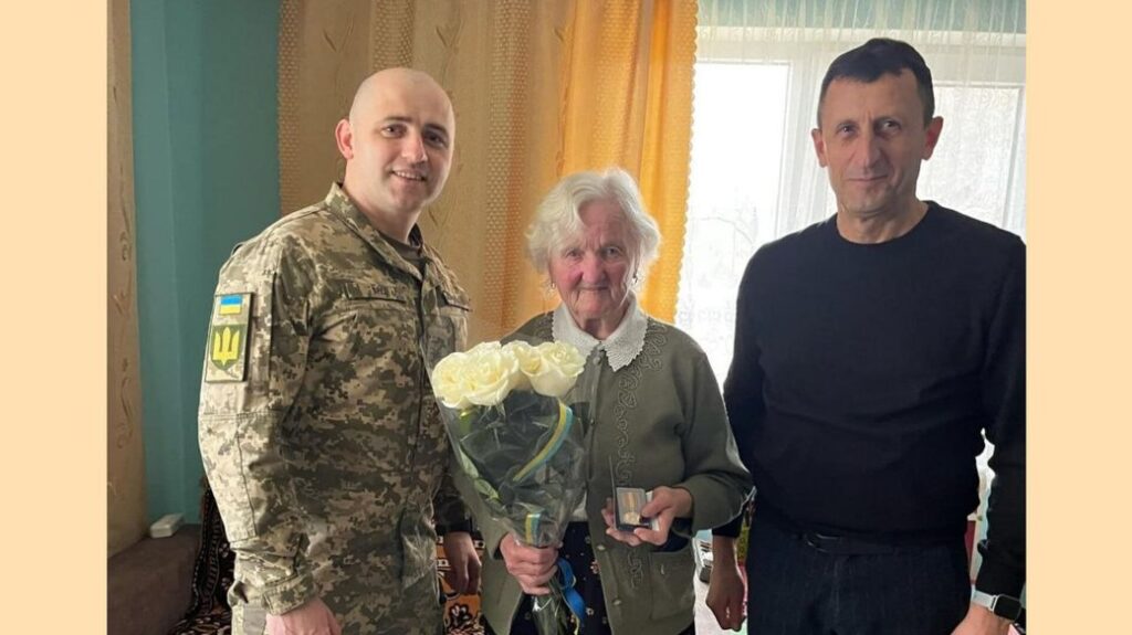 96-річну зв’язкову УПА з Франківщини нагородили медаллю "За гідність та патріотизм"