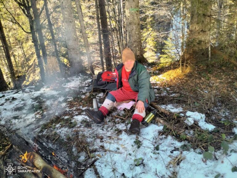 В Карпатах відшукали 71-річного туриста, який блукав майже добу. ФОТО