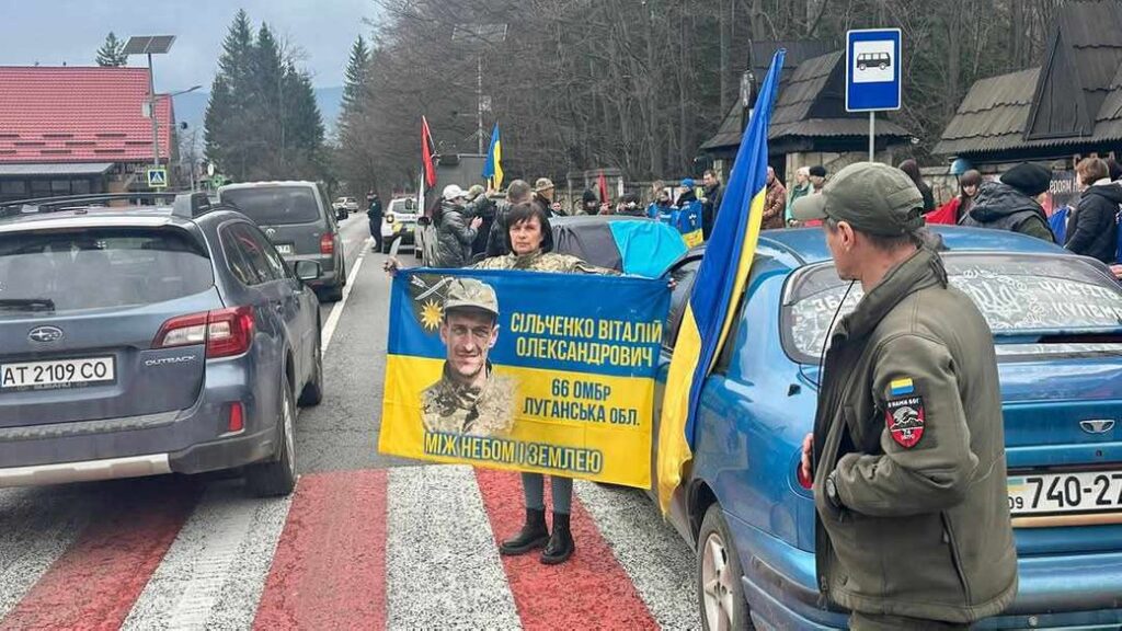 На Івано-Франківщині провели "Великий автопробіг", щоб підтримати полонених воїнів