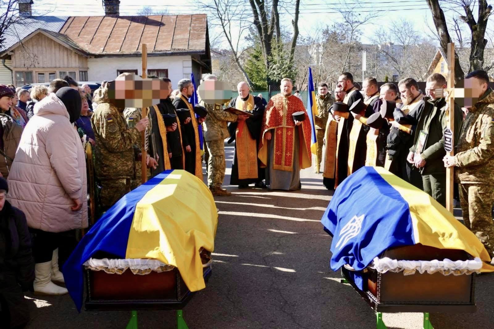 Герої на щиті: У Калуші поховали Любомира Базиляка та Андрія Росоловського ФОТО