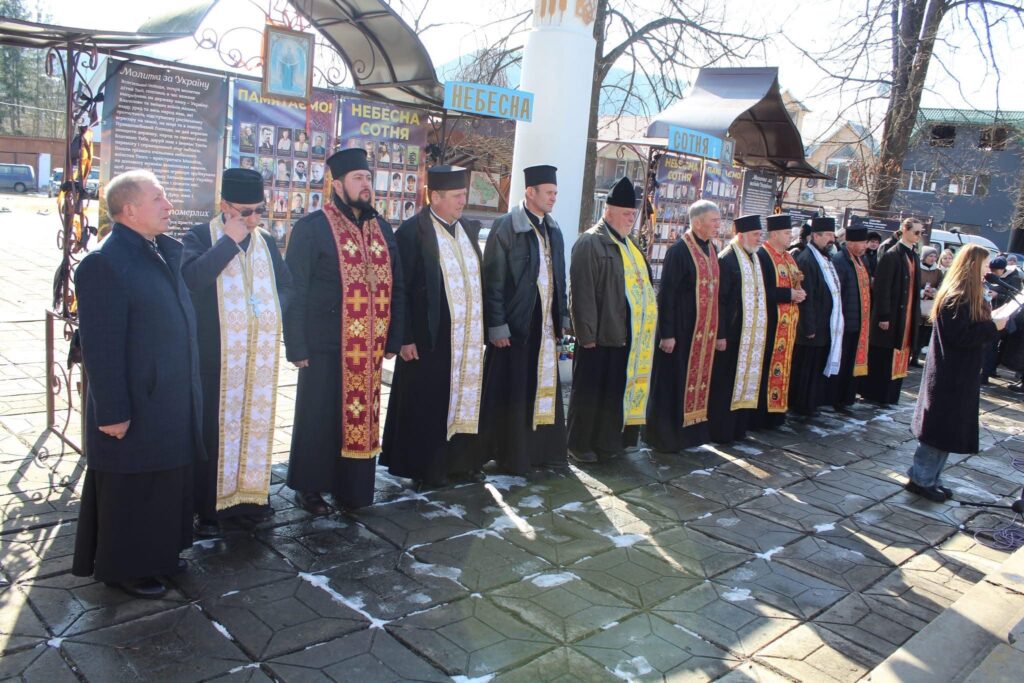 Священики на церемонії вшанування Небесної Сотні