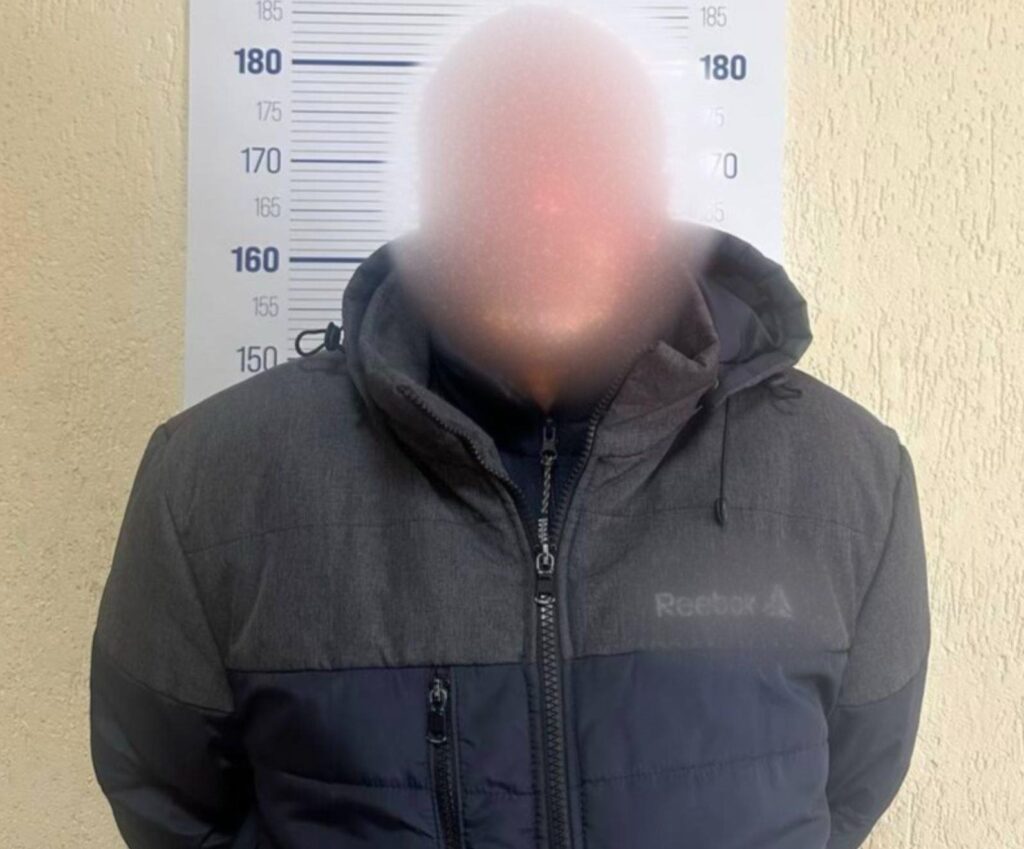 Погрожував підірвати гранату: у Франківську затримали зловмисника. ФОТО