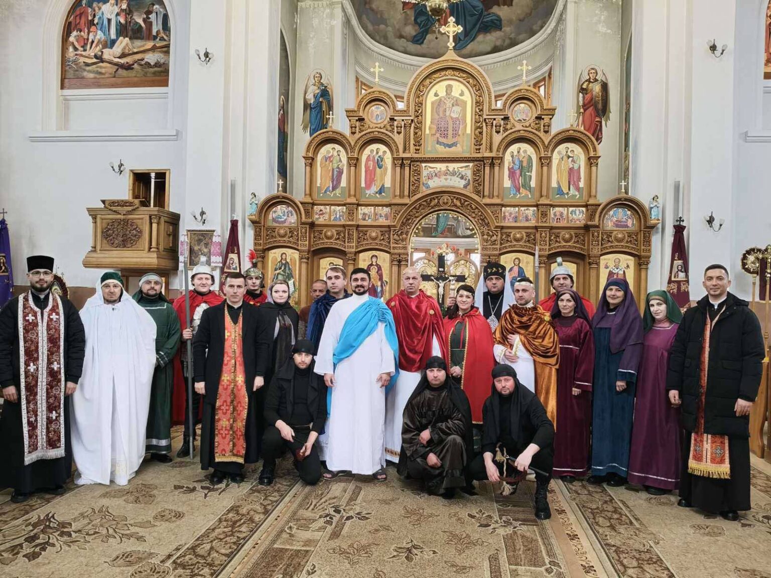 У Калуській громаді під час театралізованої Хресної дороги збирають гроші для ЗСУ