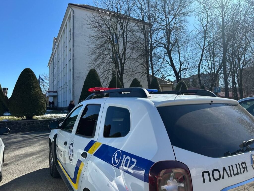 В Долині повідомили про замінування міської ради