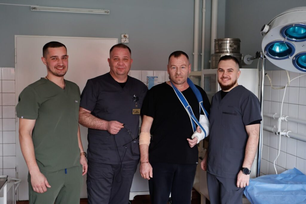 У Франківську військовому відновили руку надрукованим ендопротезом