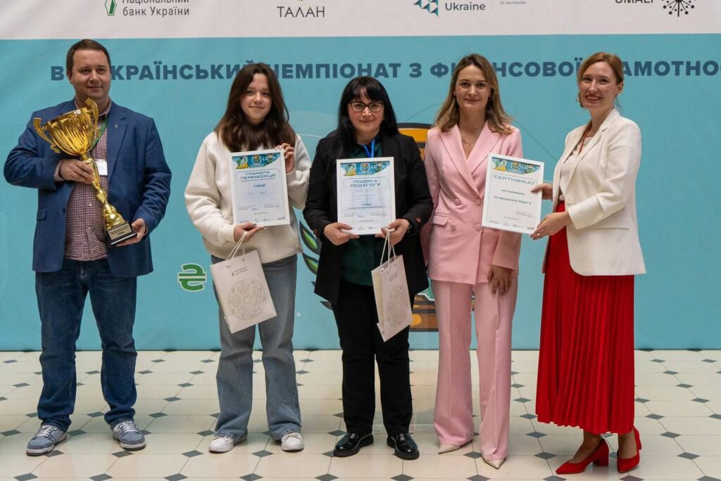 Учениця Калуського ліцею №10 перемогла у Всеукраїнському чемпіонаті з фінансової грамотності