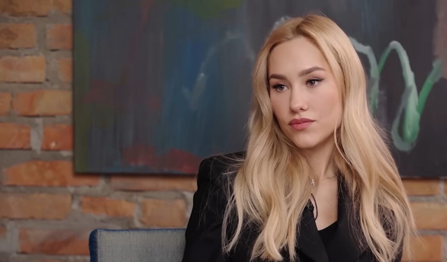 Популярна блогерка Даша Квіткова влаштувала відверту фотосесію