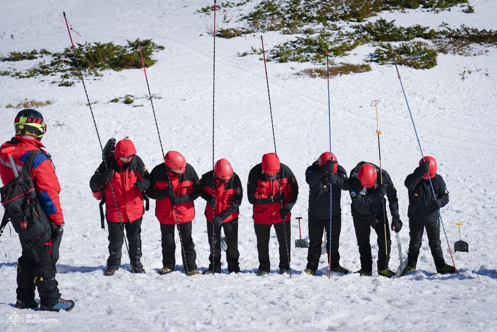 В Карпатах рятувальники з пʼяти областей обмінюються досвідом. ФОТО