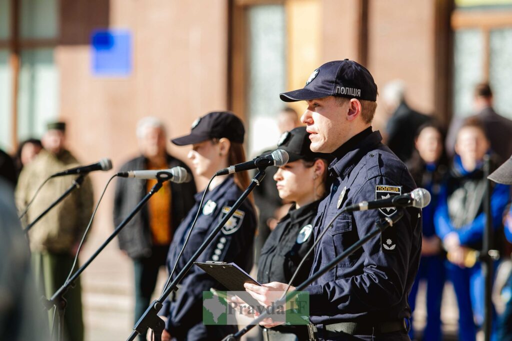 Поліцейські виступають на громадському заході